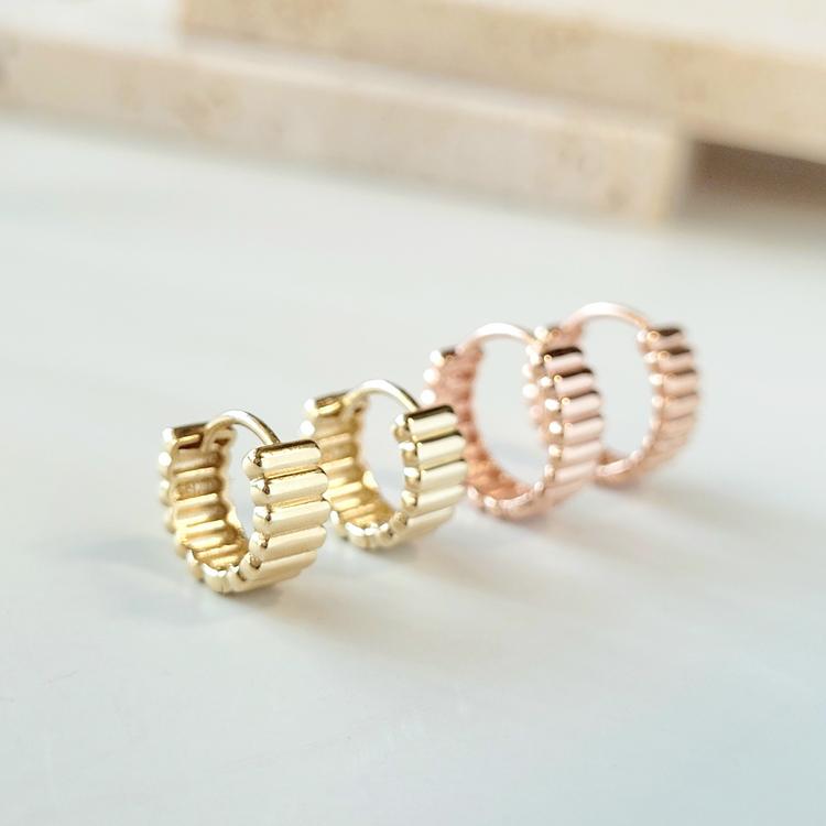 데이아 14K 18K 골드 뷸레 가로줄 원터치 금귀걸이 - 데일리 심플 링